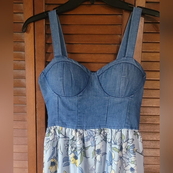 Floral Denim Maxi Dress - Picture 4 of 8